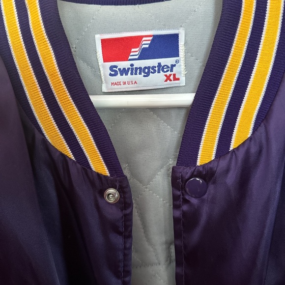 Lakers Vintage Bomber Jacket - Picture 4 of 4